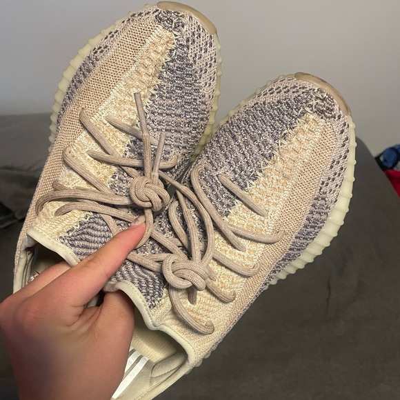 Yeezy 350 V2 Ash Pearl - Picture 5 of 7